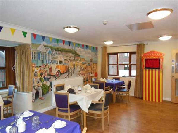 Child-friendly Dining Environment Highlights